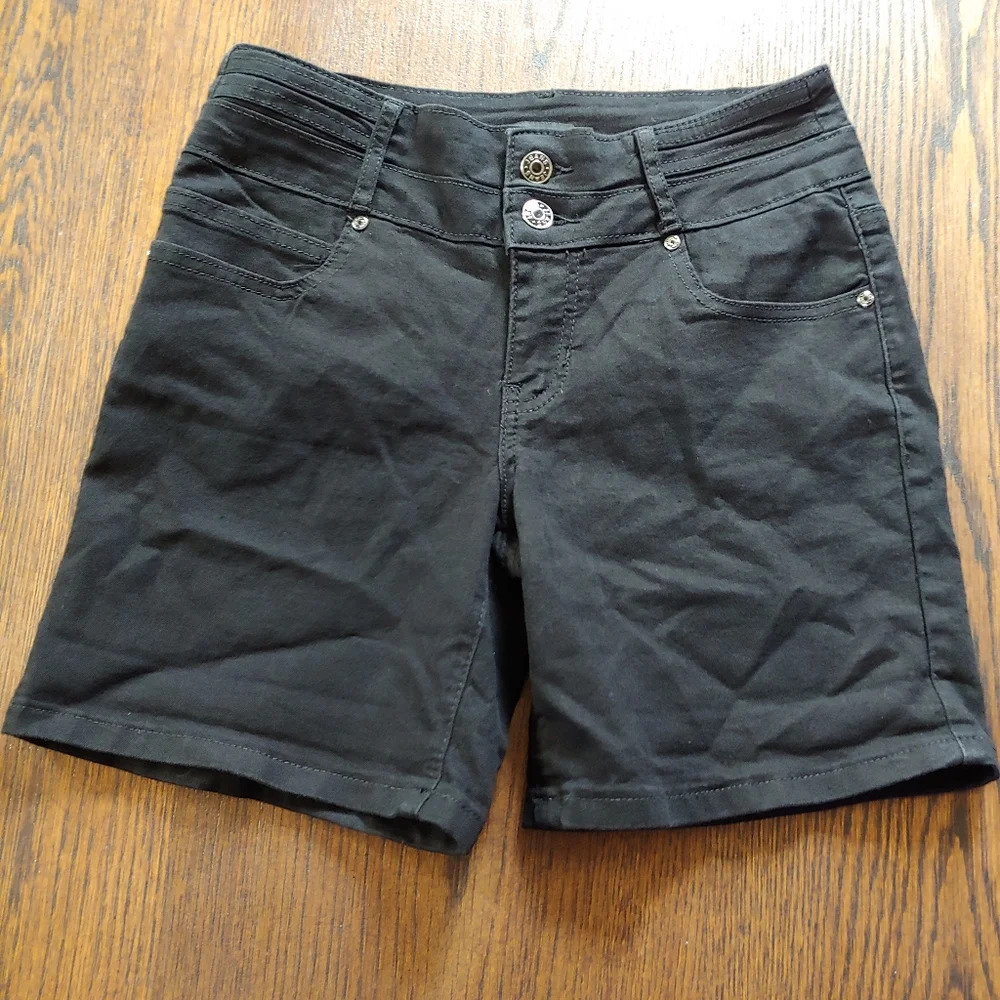 Silver Crush Mid-rise Black Jean Shorts Size Junior's 5/6